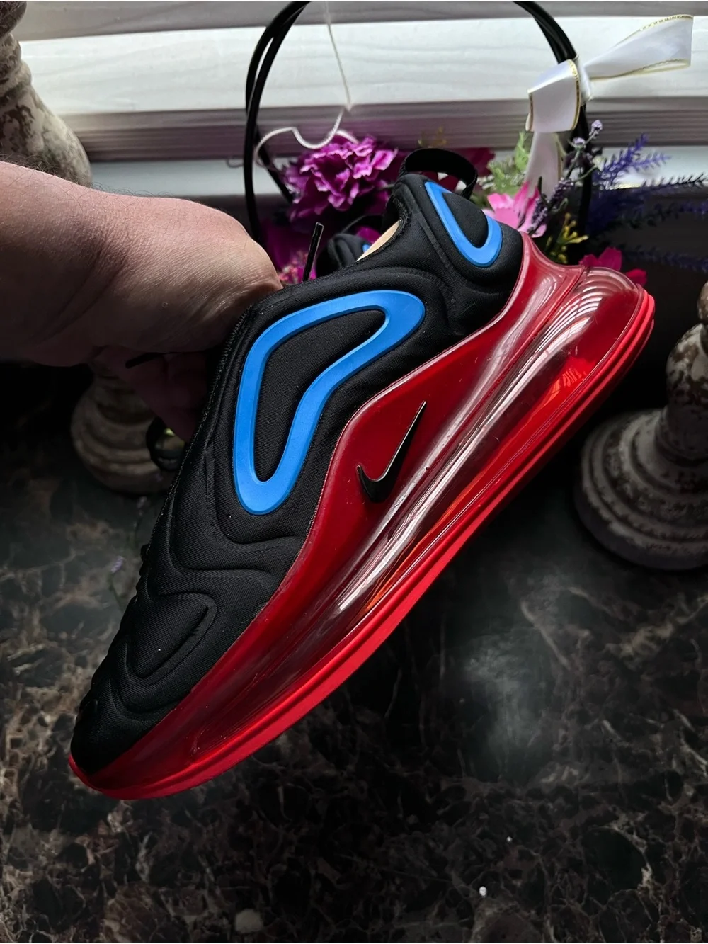 Nike AirMax 720 Streetwear/Lifestyle  Athletic Shoes  Size 4 Youth/5.5 Women